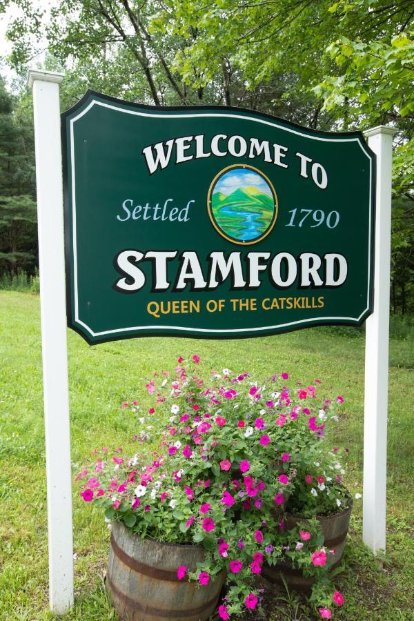 Мотель The Vine On Main Stamford Экстерьер фото